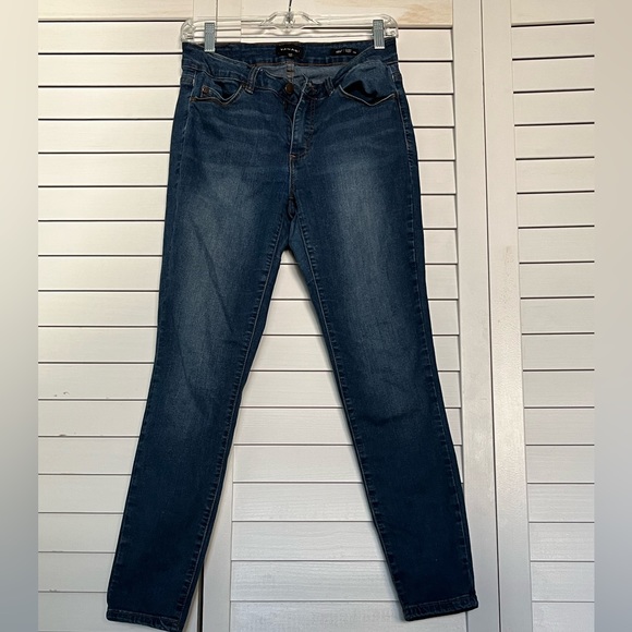 Tahari Denim - Tahari Kelly Classic Skinny jeans 6/29